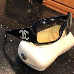 Genuine CHANEL Sunglasses Black Mother of Pearl